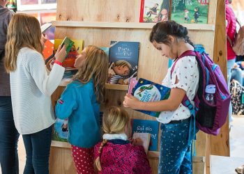 19. Europäische Kinder- und Jugendbuchmesse Saarbrücken - Tag 1.
Foto: Oliver Dietze
--
Veroeffentlichung nur nach vorheriger Honorar-Vereinbarung und mit Namensnennung.
Oliver Dietze // +49-(0)177-9761996 // post@oliverdietze.de // USt-ID DE262797891