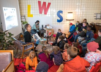 21. Europäische Kinder- und Jugendbuchmesse Saarbrücken:
Stefanie Harjes liest aus "Der Stein und das Meer".
Foto: Oliver Dietze
--
Veroeffentlichung nur nach vorheriger Honorar-Vereinbarung und mit Namensnennung.
Oliver Dietze // +49-(0)177-9761996 // post@oliverdietze.de // USt-ID DE262797891