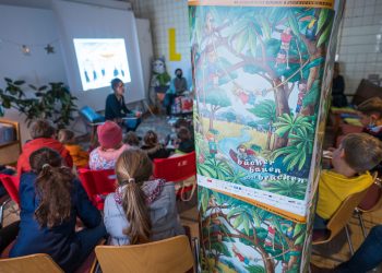 21. Europäische Kinder- und Jugendbuchmesse Saarbrücken:
Stefanie Harjes liest aus "Der Stein und das Meer".
Foto: Oliver Dietze
--
Veroeffentlichung nur nach vorheriger Honorar-Vereinbarung und mit Namensnennung.
Oliver Dietze // +49-(0)177-9761996 // post@oliverdietze.de // USt-ID DE262797891