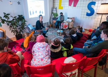 21. Europäische Kinder- und Jugendbuchmesse Saarbrücken:
Stefanie Harjes liest aus "Der Stein und das Meer".
Foto: Oliver Dietze
--
Veroeffentlichung nur nach vorheriger Honorar-Vereinbarung und mit Namensnennung.
Oliver Dietze // +49-(0)177-9761996 // post@oliverdietze.de // USt-ID DE262797891