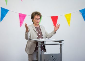 21. Europäische Kinder- und Jugendbuchmesse Saarbrücken:
Eröffnung. Doris Pack spricht zu den Gästen.
Foto: Oliver Dietze
--
Veroeffentlichung nur nach vorheriger Honorar-Vereinbarung und mit Namensnennung.
Oliver Dietze // +49-(0)177-9761996 // post@oliverdietze.de // USt-ID DE262797891