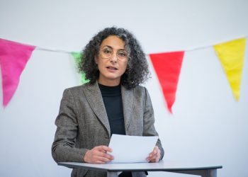 21. Europäische Kinder- und Jugendbuchmesse Saarbrücken:
Eröffnung. Nil Berber spricht zu den Gästen.
Foto: Oliver Dietze
--
Veroeffentlichung nur nach vorheriger Honorar-Vereinbarung und mit Namensnennung.
Oliver Dietze // +49-(0)177-9761996 // post@oliverdietze.de // USt-ID DE262797891
