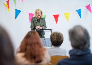 21. Europäische Kinder- und Jugendbuchmesse Saarbrücken:
Eröffnung. Kulturdezernentin Sabine Dengel spricht zu den Gästen.
Foto: Oliver Dietze
--
Veroeffentlichung nur nach vorheriger Honorar-Vereinbarung und mit Namensnennung.
Oliver Dietze // +49-(0)177-9761996 // post@oliverdietze.de // USt-ID DE262797891