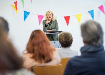 21. Europäische Kinder- und Jugendbuchmesse Saarbrücken:
Eröffnung. Kulturdezernentin Sabine Dengel spricht zu den Gästen.
Foto: Oliver Dietze
--
Veroeffentlichung nur nach vorheriger Honorar-Vereinbarung und mit Namensnennung.
Oliver Dietze // +49-(0)177-9761996 // post@oliverdietze.de // USt-ID DE262797891