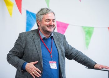 21. Europäische Kinder- und Jugendbuchmesse Saarbrücken:
Eröffnung. Messeleiter Igor Moritz-Holland begrüßt die Gäste.
Foto: Oliver Dietze
--
Veroeffentlichung nur nach vorheriger Honorar-Vereinbarung und mit Namensnennung.
Oliver Dietze // +49-(0)177-9761996 // post@oliverdietze.de // USt-ID DE262797891