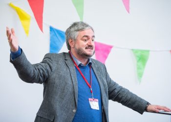 21. Europäische Kinder- und Jugendbuchmesse Saarbrücken:
Eröffnung. Messeleiter Igor Moritz-Holland begrüßt die Gäste.
Foto: Oliver Dietze
--
Veroeffentlichung nur nach vorheriger Honorar-Vereinbarung und mit Namensnennung.
Oliver Dietze // +49-(0)177-9761996 // post@oliverdietze.de // USt-ID DE262797891