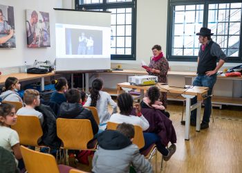 21. Europäische Kinder- und Jugendbuchmesse Saarbrücken:
Marek Toman und Raija Hauck lesen in der Wissenswerkstatt aus "Die Konditorei zum schielenden Jim"
Foto: Oliver Dietze
--
Veroeffentlichung nur nach vorheriger Honorar-Vereinbarung und mit Namensnennung.
Oliver Dietze // +49-(0)177-9761996 // post@oliverdietze.de // USt-ID DE262797891