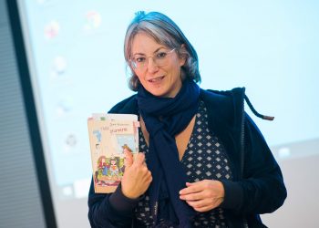 21. Europäische Kinder- und Jugendbuchmesse Saarbrücken:
Die Autorin Juma Kliebenstein liest in der Stiftung Demokratie Saarland aus ihrem Buch "7 Tage sturmfrei".
Foto: Oliver Dietze
--
Veroeffentlichung nur nach vorheriger Honorar-Vereinbarung und mit Namensnennung.
Oliver Dietze // +49-(0)177-9761996 // post@oliverdietze.de // USt-ID DE262797891