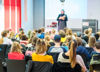 21. Europäische Kinder- und Jugendbuchmesse Saarbrücken:
Die Autorin Juma Kliebenstein liest in der Stiftung Demokratie Saarland aus ihrem Buch "7 Tage sturmfrei".
Foto: Oliver Dietze
--
Veroeffentlichung nur nach vorheriger Honorar-Vereinbarung und mit Namensnennung.
Oliver Dietze // +49-(0)177-9761996 // post@oliverdietze.de // USt-ID DE262797891