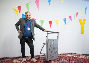 21. Europäische Kinder- und Jugendbuchmesse Saarbrücken:
Eröffnung. Messeleiter Igor Moritz-Holland begrüßt die Gäste.
Foto: Oliver Dietze
--
Veroeffentlichung nur nach vorheriger Honorar-Vereinbarung und mit Namensnennung.
Oliver Dietze // +49-(0)177-9761996 // post@oliverdietze.de // USt-ID DE262797891