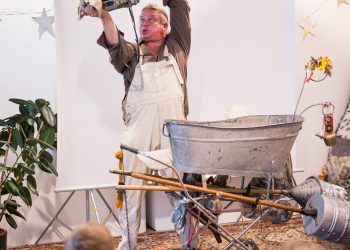 21. Europäische Kinder- und Jugendbuchmesse Saarbrücken:
Jan Mixa spielt sein Stück "Fritz Rasselkopf" in der Kantine des Kulturzentrums am Eurobahnhof.
Foto: Oliver Dietze
--
Veroeffentlichung nur nach vorheriger Honorar-Vereinbarung und mit Namensnennung.
Oliver Dietze // +49-(0)177-9761996 // post@oliverdietze.de // USt-ID DE262797891