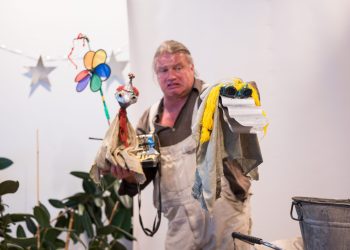 21. Europäische Kinder- und Jugendbuchmesse Saarbrücken:
Jan Mixa spielt sein Stück "Fritz Rasselkopf" in der Kantine des Kulturzentrums am Eurobahnhof.
Foto: Oliver Dietze
--
Veroeffentlichung nur nach vorheriger Honorar-Vereinbarung und mit Namensnennung.
Oliver Dietze // +49-(0)177-9761996 // post@oliverdietze.de // USt-ID DE262797891