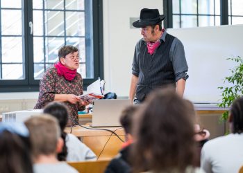 21. Europäische Kinder- und Jugendbuchmesse Saarbrücken:
Marek Toman und Raija Hauck lesen in der Wissenswerkstatt aus "Die Konditorei zum schielenden Jim"
Foto: Oliver Dietze
--
Veroeffentlichung nur nach vorheriger Honorar-Vereinbarung und mit Namensnennung.
Oliver Dietze // +49-(0)177-9761996 // post@oliverdietze.de // USt-ID DE262797891