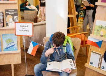 Am 11.10.2023 begann die 23. Europäische Kinder- und Jugendbuchmesse in Saarbrücken.
Foto: Oliver Dietze
--
Veroeffentlichung nur nach vorheriger Honorar-Vereinbarung und mit Namensnennung.
Oliver Dietze // +49-(0)177-9761996 // post@oliverdietze.de // USt-ID DE262797891