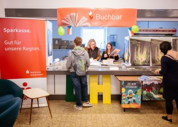 Am 11.10.2023 begann die 23. Europäische Kinder- und Jugendbuchmesse in Saarbrücken.
Foto: Oliver Dietze
--
Veroeffentlichung nur nach vorheriger Honorar-Vereinbarung und mit Namensnennung.
Oliver Dietze // +49-(0)177-9761996 // post@oliverdietze.de // USt-ID DE262797891