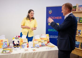 Am 11.10.2023 begann die 23. Europäische Kinder- und Jugendbuchmesse in Saarbrücken.
Foto: Oliver Dietze
--
Veroeffentlichung nur nach vorheriger Honorar-Vereinbarung und mit Namensnennung.
Oliver Dietze // +49-(0)177-9761996 // post@oliverdietze.de // USt-ID DE262797891