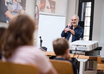 Am 11.10.2023 begann die 23. Europäische Kinder- und Jugendbuchmesse in Saarbrücken.
Foto: Oliver Dietze
--
Veroeffentlichung nur nach vorheriger Honorar-Vereinbarung und mit Namensnennung.
Oliver Dietze // +49-(0)177-9761996 // post@oliverdietze.de // USt-ID DE262797891