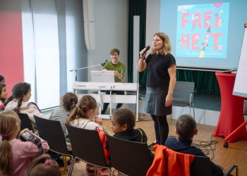 24. Europäische Kinder- und Jugendbuchmesse:
Foto: Oliver Dietze
--
Veröffentlichung nur nach vorheriger Honorar-Vereinbarung und mit Namensnennung.
Oliver Dietze // +49-(0)177-9761996 // post@oliverdietze.de // USt-ID DE262797891